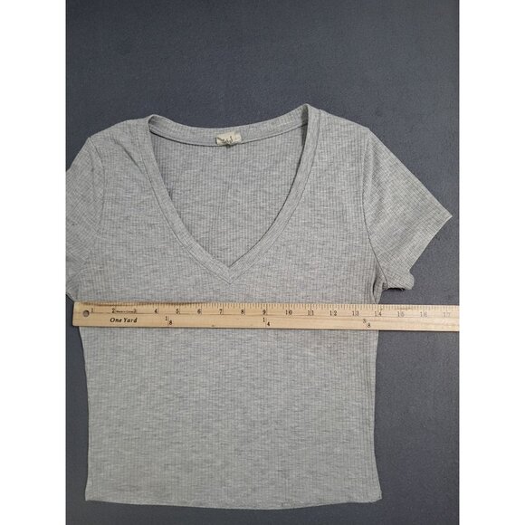 Cropped Ribbed V Neck Gray Knit Top destined sz M - Picture 6 of 7